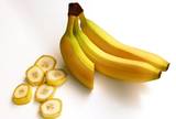 El plátano ayuda a tu cuerpo a producir serotonina y melatonina, dos hormonas que regulan el ciclo del sueño / Foto | Pixabay